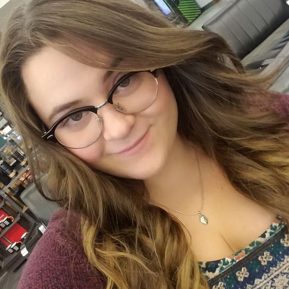 Meet your Posher, Cassidy - Picture 1 of 1